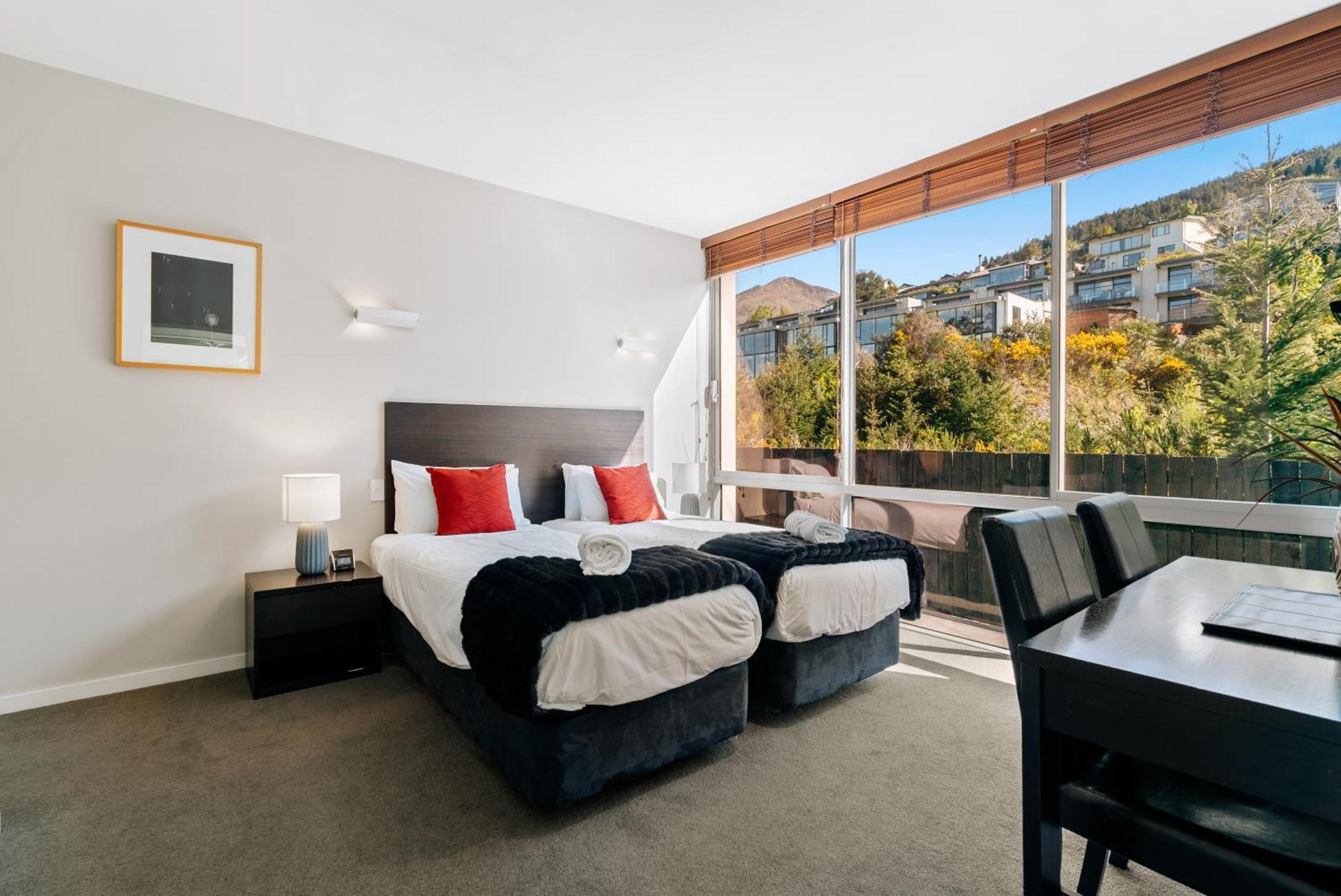 Modern Executive Living In Pounamu Queenstown Exterior foto